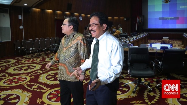 Ada 17 menteri yang dievaluasi Istana, dan empat di antaranya diusulkan untuk diganti. Keempat menteri itu seluruhnya berasal dari jajaran bidang ekonomi.