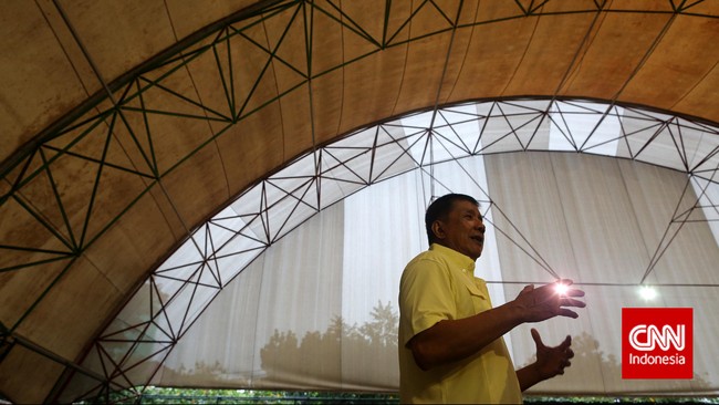 Pekan Raya Jakarta yang dulu mengambil lokasi di kawasan Monumen Nasional (Monas), menyimpan kisah pertemuan sepasang kekasih bernama Rudy dan Jane.