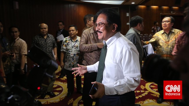 Menurut sumber CNN Indonesia, Menko Perekonomian Sofyan Djalil masuk daftar empat menteri yang diusulkan untuk diganti. Jajaran menteri ekonomi dinilai buruk.