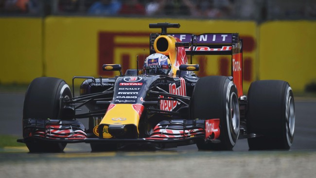 Red Bull mengatakan bahwa otoritas balapan harus melakukan sesuatu agar dominasi Mercedes tak membuat orang kehilangan perhatian pada Formula 1.