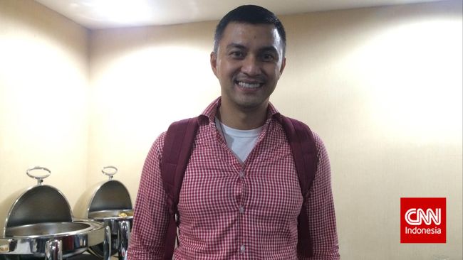 Anjasmara telah mendapatkan lisensi sebagai pelatih yoga. Yoga yang diajarkannya bahkan memiliki nama tersendiri yakni Yoga Ala-ala.
