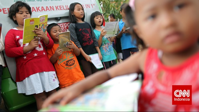 Kemendikbud menyoroti minimnya ketersediaan buku anak di daerah tertinggal, yang jadi salah satu penyebab siswa SD di daerah itu belum bisa membaca.