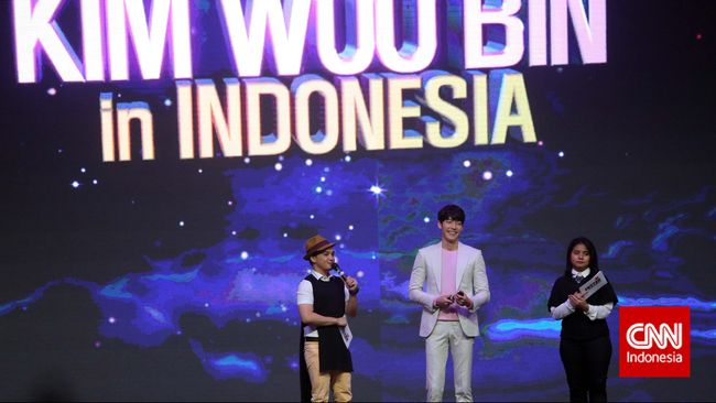 Tak tanggung-tanggung, Woo Bin pun memberikan pelukan dan membuatkan kopi sembari 'berkencan' dengan penggemar yang beruntung selama satu menit.
