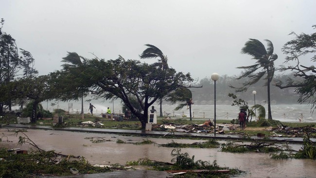 Vanuatu dilaporkan rata dengan tanah akibat badai, sementara WNI yang berada di tempat itu selamat.