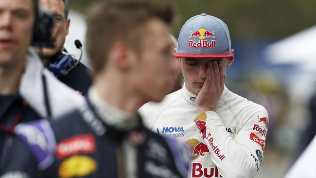 Max Verstappen harus menelan pil pahit karena ia tak bisa mendapatkan angka di balapan debut dan berhenti di putaran ke-34.