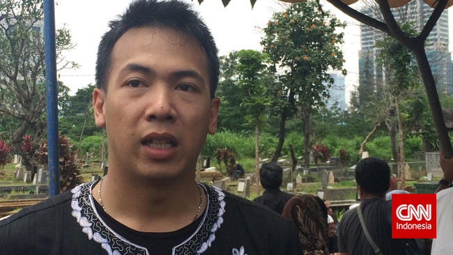 "Hari ini kita kehilangan pejuang yang mengubah negara ini dari sistem otoriter ke demokrasi," ujar Sidharto Danusubroto.