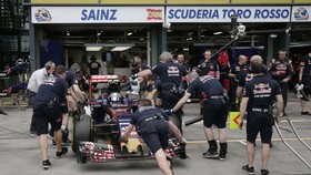 Diwarnai Hujan, Sainz Tercepat di Latihan Bebas GP Jepang