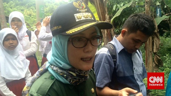 Bupati Lebak Iti Octavia Jayabaya mulai menerapkan sanksi denda Rp150 ribu-Rp25 juta bagi pelanggar protokol kesehatan Covid-19 bulan ini.