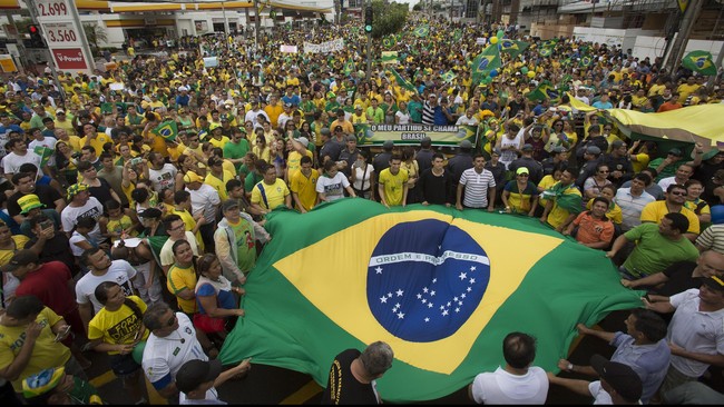 Salah satu kandidat capres Brasil Jair Bolsonaro ditikam saat sedang melakukan kampanye jelang pilpres Brasil pada Oktober mendatang. 