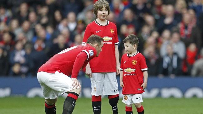 Pengikut Facebook milik istri Wayne Rooney, Coolen, menilai anak bungsu penyerang ManUtd itu akan menjadi penjaga gawang baru di Old Trafford.
