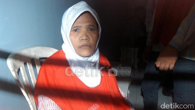 Akan tetapi, Perhutani tak menampik pernah melaporkan kejadian hilangnya kayu jati di petak hutan 43f yang mengakibatkan nenek Asyani sebagai tersangka.