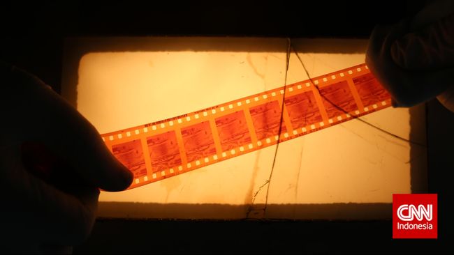 Sebenarnya Indonesia sudah mengenal film lebih dari seabad lalu, namun baru punya film buatan sendiri pada 1950. Judulnya, Darah dan Doa.