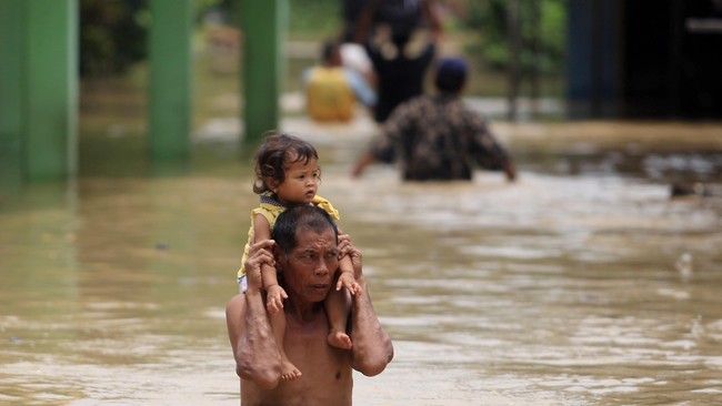 Sedikitnya 24 kecamatan di Kabupaten Indramayu terdampak banjir kali ini.