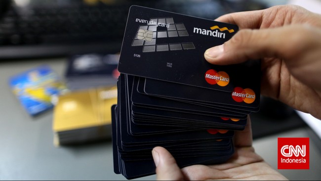 Dirut Bank Mandiri Kartika Wirjoatmodjo ingin menyerahkan data nasabah kartu kredit yang telah disamarkan jenis transaksinya demi menjaga privasi nasabah.