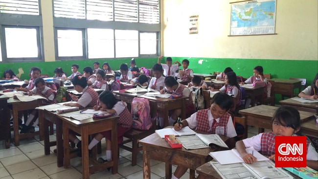 Pemprov memang menambah alokasi anggaran pendidikan menjadi 22,87 persen, namun jumlahnya masih lebih rendah dibandingkan tahun lalu yakni 25,31 persen.