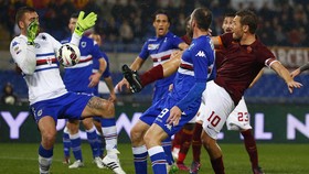 Ditekuk Sampdoria, Roma Tertinggal 14 Poin dari Juve