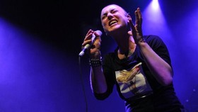 Sinead O'Connor Kritik Kim Kardashian di Sampul Rolling Stone