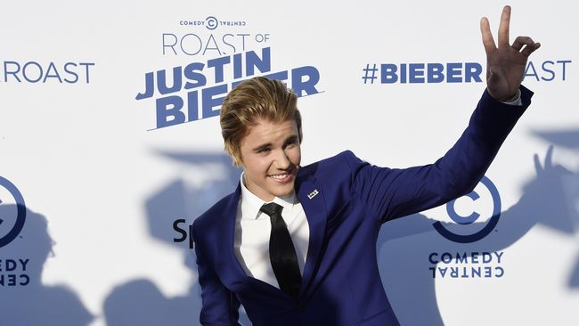 Dalam wawancara dengan majalah Interview untuk edisi bulan depan, Bieber menegaskan ia lulus SMA dengan IPK 4. Itu nilai sempurna.
