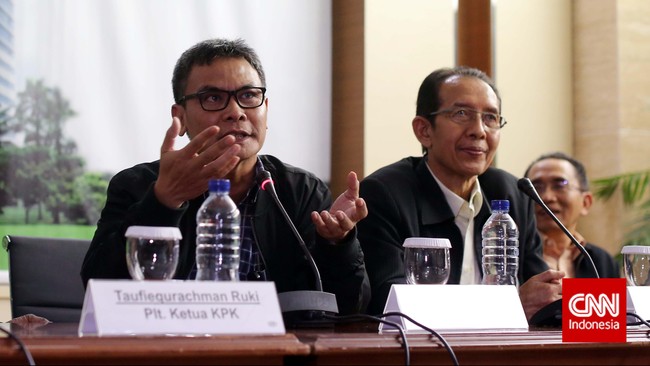 Johan mengatakan bahwa memang membuat atau merevisi UU ada di tangan DPR dan pemerintah. Namun, sebagai pemakai UU sebaiknya KPK diajak bicara.