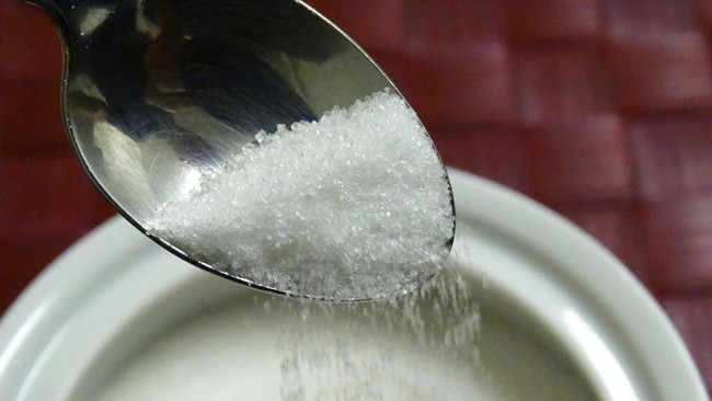Harga makanan dan minuman diprediksi akan terkerek sekitar 5 persen imbas kenaikan harga gula industri pada awal 2024.