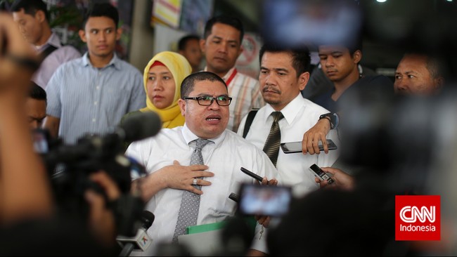 "Nanti kalau klien saya sakit dan tidak bisa memenuhi panggilan selanjutnya, akan ada anggapan seolah-olah ini KPK susah ambil bukti," kata Razman Arif.