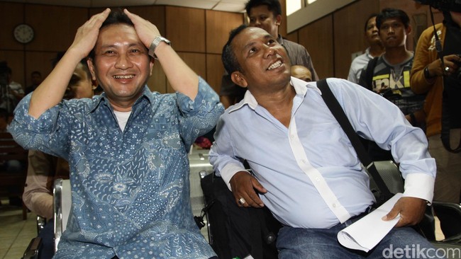 Jaksa mendampingi Udar saat diperiksa penyidik Bareskrim karena laporannya soal pemalsuan yang dilakukan jaksa dalam kasusnya.