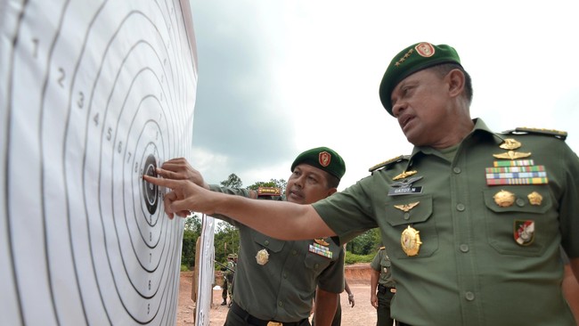 Mantan Gubernur DKI Jakarta dua periode Sutiyoso diajukan Jokowi sebagai Kepala Badan Intelijen Negara. ia pernah berkarier di satuan Sandhi Yudha Kopassus.