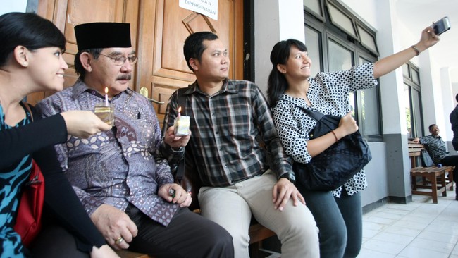 Presiden meminta masukan dari Menkopolhukam, Menkumham dan Kapolri karena batas waktu pengajuan grasi oleh Antasari Azhar sudah melewati batas waktu.