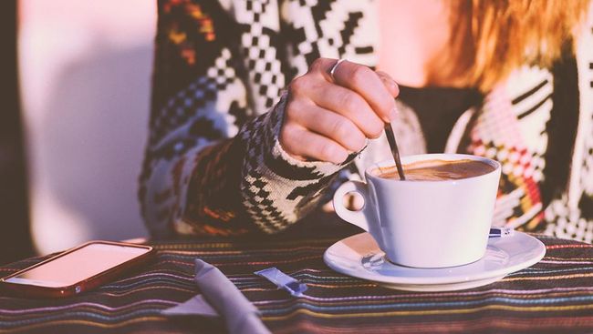 Salah satu faktor yang menyebabkan bisnis kopi susu jadi menjamur adalah 'kemampuan' kopi susu untuk bisa mengambil celah di kalangan anak muda.