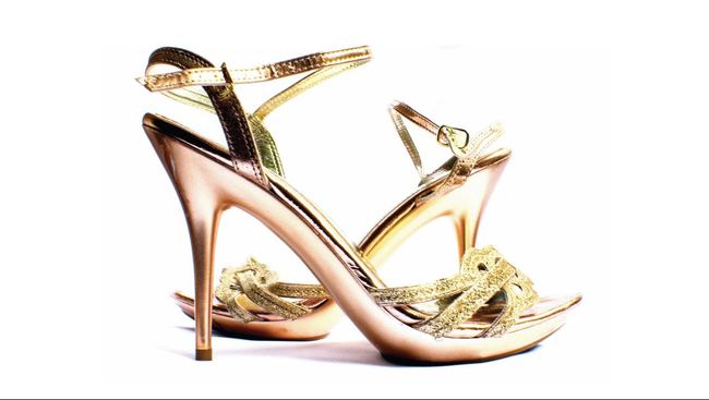 Alih-alih menunjang penampilan, sepatu hak tinggi juga bisa menimbulkan rasa tak nyaman. Ikuti beberapa tips agar tetap nyaman saat mengenakan high heels.