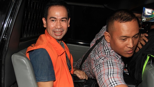 Sebagian dari bos-bos tersebut diketahui namanya dipinjam untuk mendirikan perusahaan boneka, sebagian lainnya perusahaan terkait langsung dengan Wawan.
