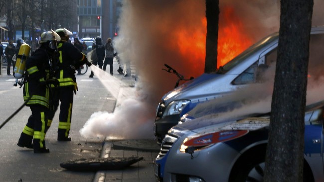 Demonstrasi Anti-Kapitalis di Frankfurt Berujung Ricuh