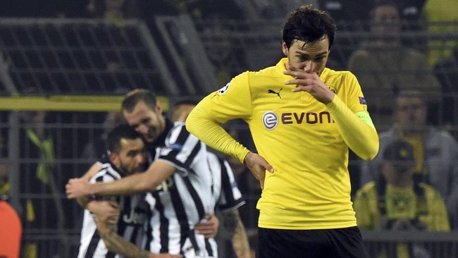 Dalam sebuah survei daring, pendukung Man United menyatakan sikap bahwa mereka lebih ingin melihat Mats Hummels ketimbang Gareth Bale di klub musim depan.
