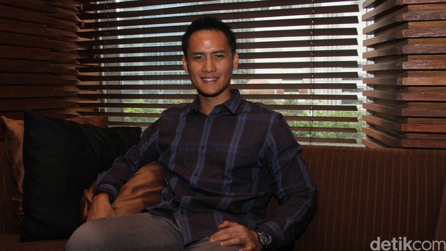 Kedatangannya untuk memberikan dukungan kepada teman, meski dia enggan menyebut siapa temannya itu.