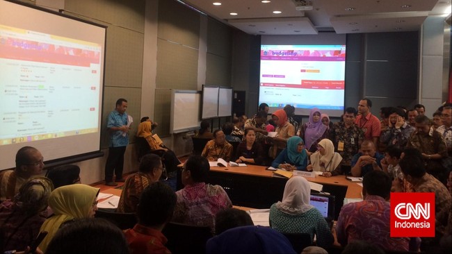 Sejumlah lurah di Jakarta mengaku selama ini tercukupi dengan pembiayaan dari APBD DKI, namun mereka menyambut baik rencana Jokowi kucurkan Dana Kelurahan.