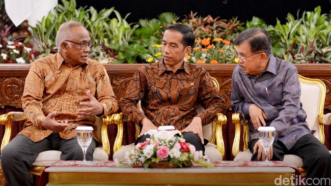 Koalisi Indonesia Hebat (KIH) mapun Koalisi Merah Putih (KMP) meminta penjelasan mengapa Komjen Budi Gunawan tak dicalonkan Kapolri.