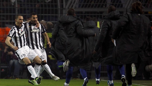 Boca Junior memberi Carlos Tevez kontrak dengan klausul yang membatasi kebiasaan buruk dirinya.