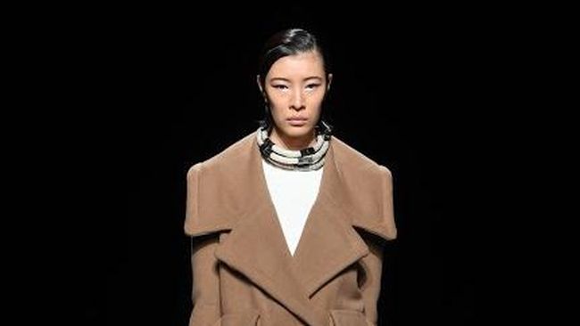 Departemen store kelas atas di Inggris itu menampilkan Indonesia Fashion Foward bertemakan Eastern Fashion comes to the West.