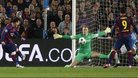 Messi Diklaim Cedera karena Bek ManCity