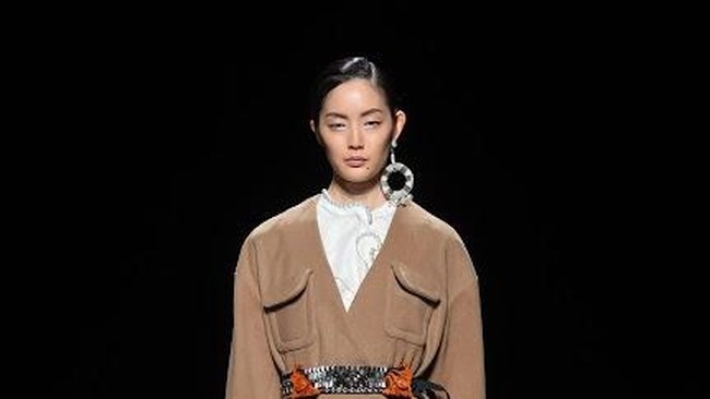 Koleksi Desainer Indonesia yang Sukses Mengguncang Tokyo