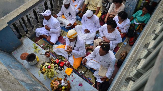Tanggal 21 Maret 2015 esok, Bali akan rehat sejenak. Seluruh masyarakat Hindu di Bali akan merayakan Nyepi yang jatuh tepat pada Tahun Baru Saka 1937.