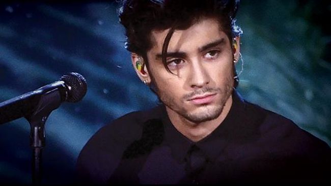 Di hari jadinya yang ke-24 hari ini (12/1), Zayn Malik mencatatkan diri tidak hanya berjaya di musik tapi juga fesyen, dengan jadi The Best Dressed Men.