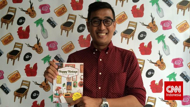 Bagi Luthfi Hasan, interior desainer dari label Jakarta Vintage, pasar barang bekas (flea market) dan toko barang antik tidak boleh disepelekan.