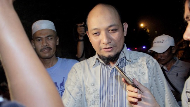 Dalam konferensi pers bersama pimpinan KPK dan Kapolri Jenderal Badrodin Haiti di Mabes Polri, diumumkan penahanan penyidik KPK Novel Baswedan ditangguhkan.