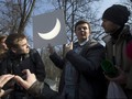 NASA Ingin Memanen Air di Bulan, Begini Caranya
