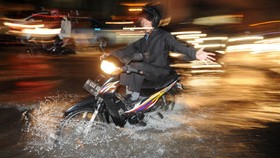 Hujan Deras, Stasiun Tawang Banjir Setinggi Mata Kaki