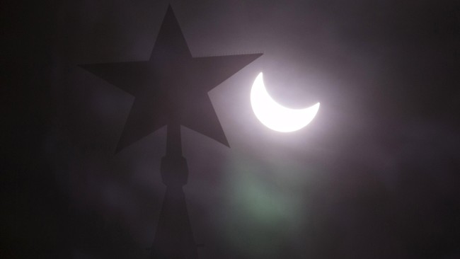 European Space Agency (ESA) atau Badan antariksa Eropa berencana untuk membangun desa di Bulan.