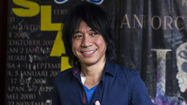 Abdee Negara absen dalam album baru Slank yang akan dirilis 1 Februari mendatang. Ia juga tak terlibat pentas monolog Manusia Istana.