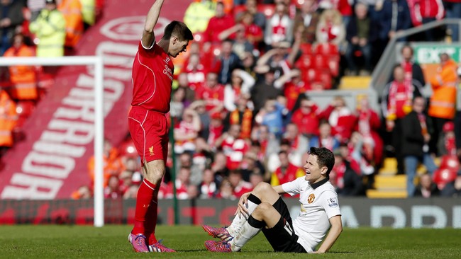 Gerrard hanya bermain 40 detik ketika Liverpool dikalahkan MU. Kapten Liverpool itu mendapat kartu merah langsung karena menginjak kaki Ander Herrera.