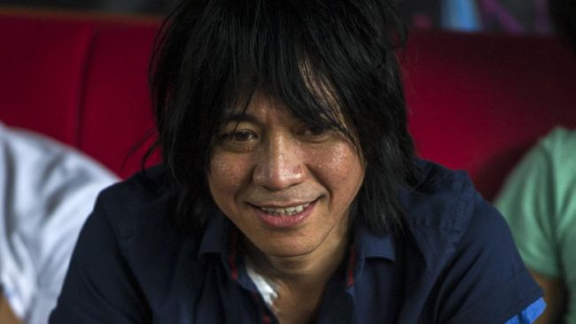 "Sampai sekarang saya masih positif dengan Nawa Cita-nya Jokowi," kata sang gitaris yang mendukung Jokowi sejak awal masa capres.
